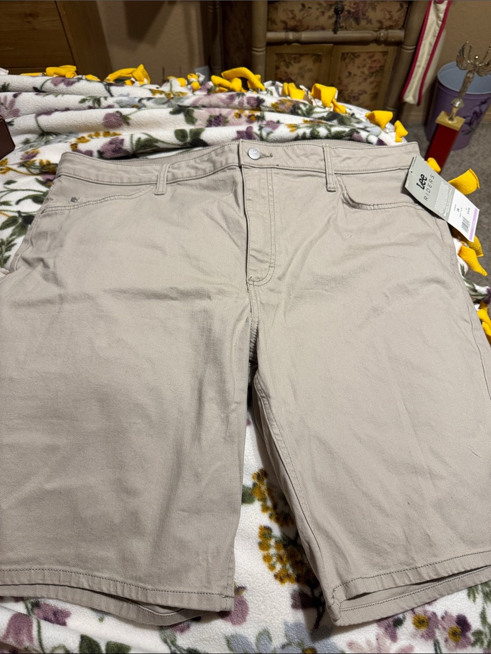 Lee Women’s Shorts in Light Khaki
